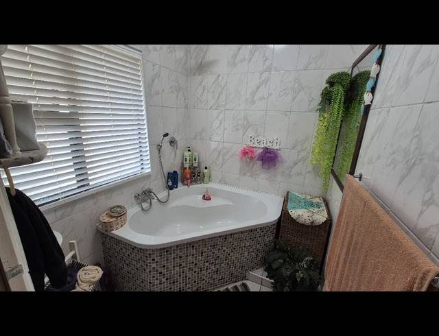 2 BEDROOM TOWNHOUSE FOR SALE IN SHELLY BEACH